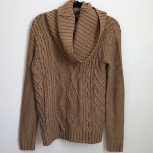 Turtle neck knit sweater